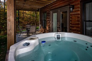 Terrace/patio - 3 Irish Sons, 4BR, 3 BA  Log Cabin  in the woods. (Nashville)