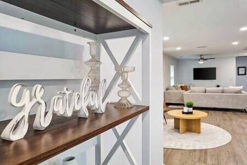 Charming Modern Cozy Home!