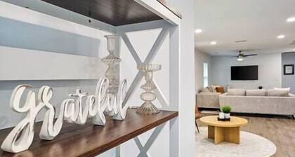 Charming Modern Cozy Home!