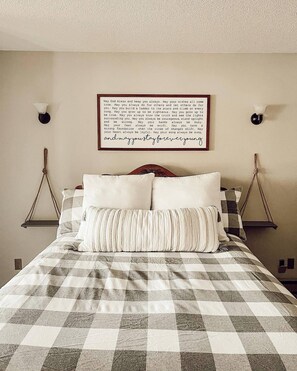 4 bedrooms, desk, travel cot, free WiFi