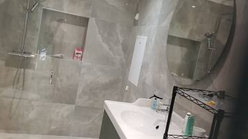 Hårføner, håndklær, såpe og sjampo