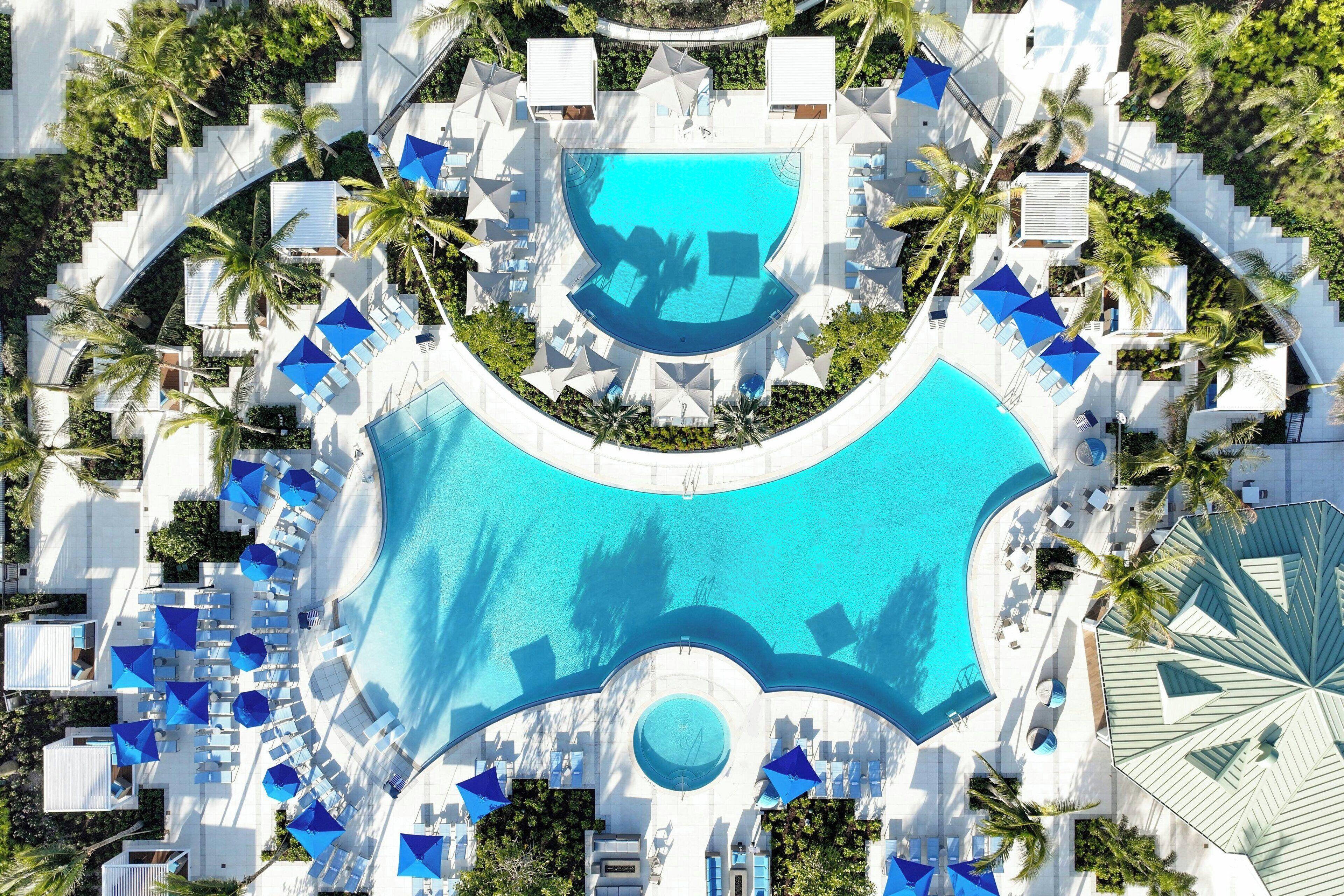 3 outdoor pools, pool umbrellas, pool loungers