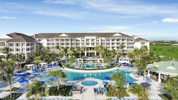 3 outdoor pools, pool umbrellas, sun loungers