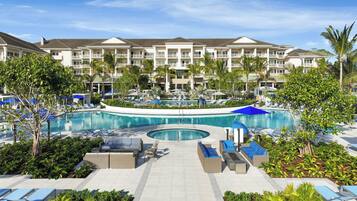 3 outdoor pools, pool umbrellas, sun loungers