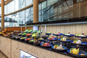 A buffet with various food items and drinks. - Four Points Flex by Sheraton Ankara Cukurambar (Ankara)