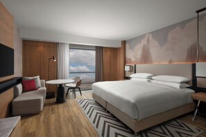 Selimut bulu angsa, brankas, meja kerja, dan kedap suara