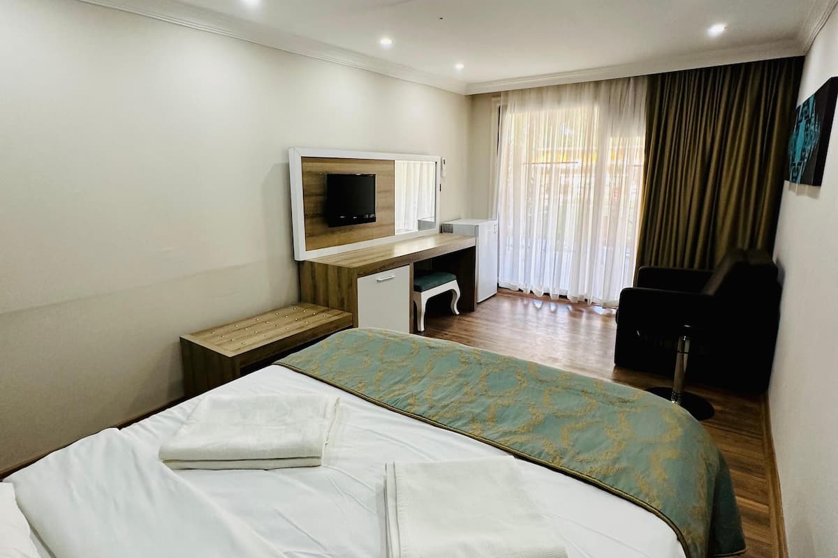 Standard Room, Balcony, Garden View