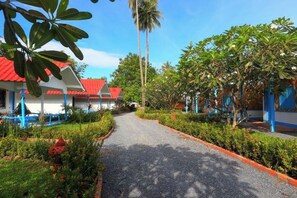 Property grounds - Isara Lanta Beach Resort (Koh Lanta)