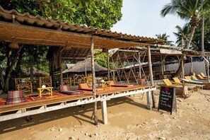 Property grounds - Isara Lanta Beach Resort (Koh Lanta)