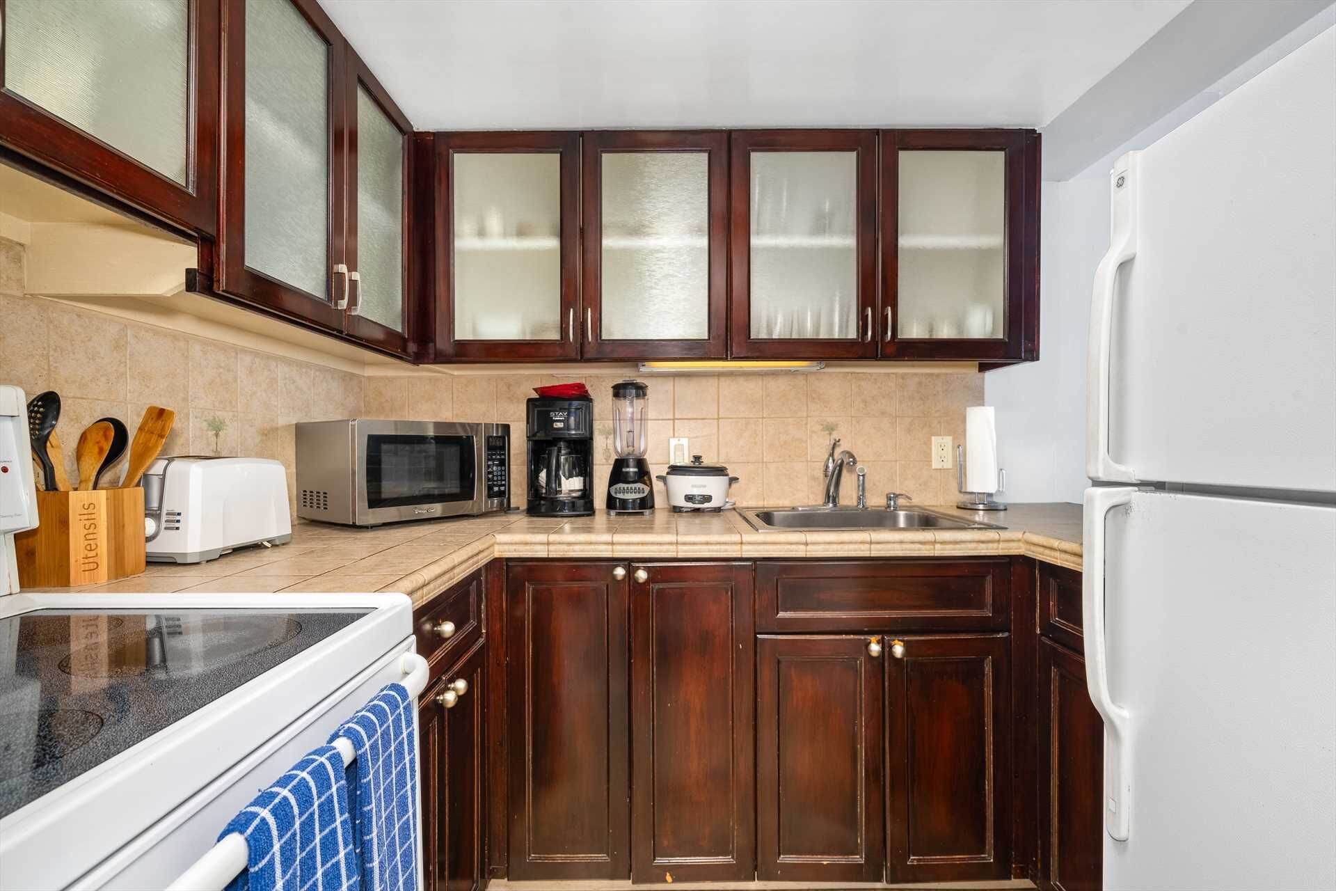 Fridge, microwave, oven, stovetop