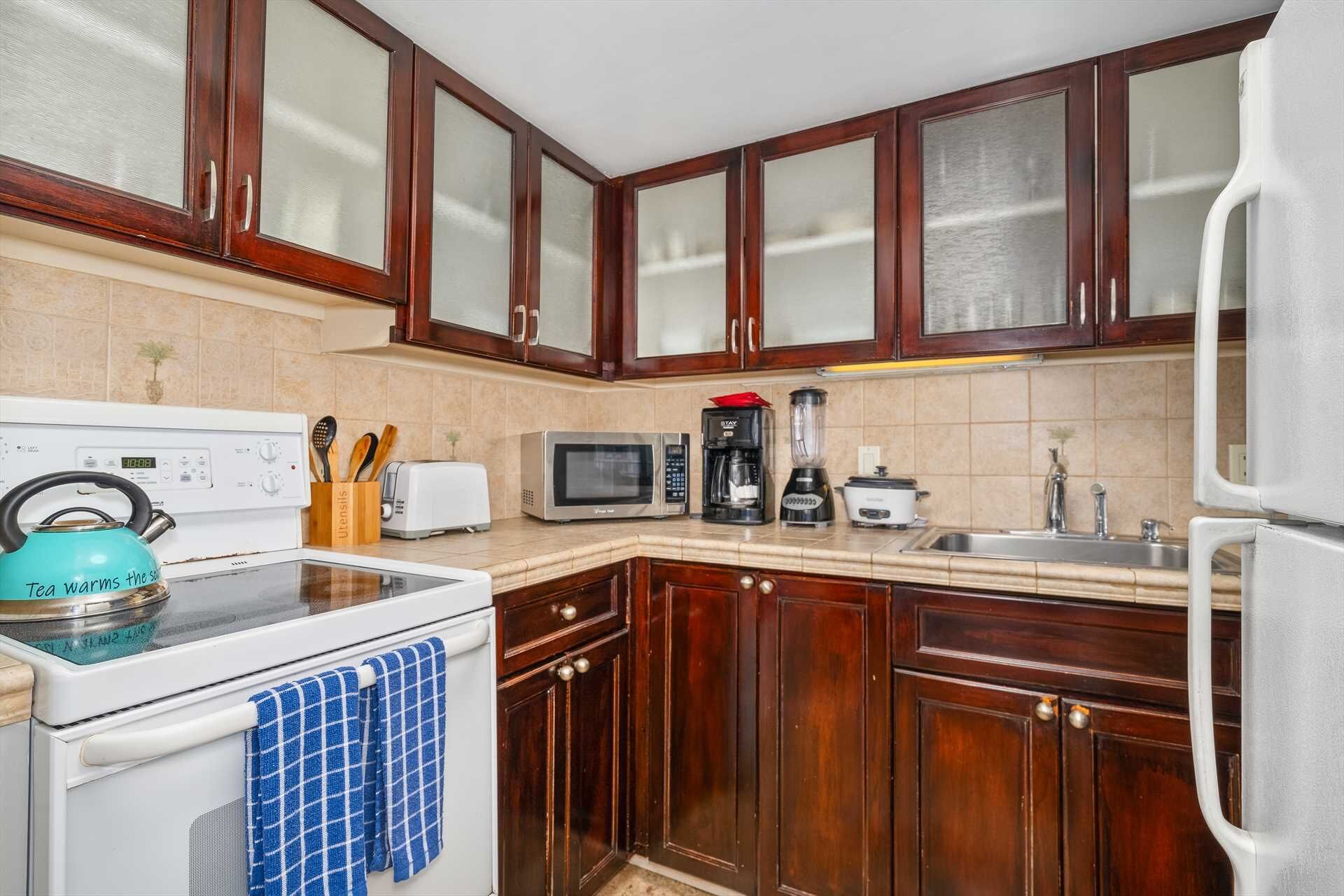 Fridge, microwave, oven, stovetop