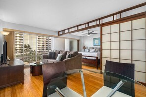 Interior - Ilikai 527 Ocean / Sunset / Marina Views Q Bed, Sofa Bed (Waikiki)