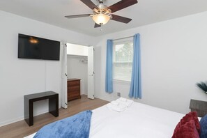 3 bedrooms, desk, iron/ironing board, travel cot