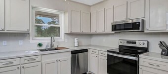 Blue Park Nest | 3 BR 2 BA