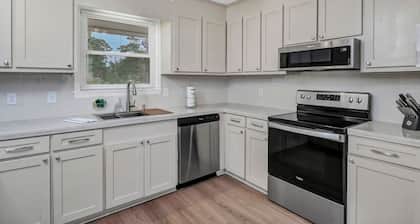 Blue Park Nest | 3 BR 2 BA