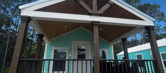 Cozy Cabins-Pet friendly, newly renovated, WiFi, kitchen, 2 bedroom 
