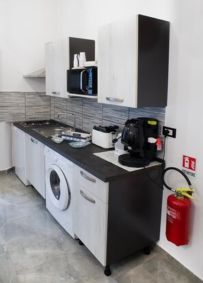 Fridge, microwave, stovetop, coffee/tea maker - Blue Wave - Cozy and comfortable apartment with sea view.  (Palermo)