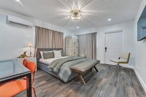 3 bedrooms, iron/ironing board, WiFi, bed sheets - Beach:1 mile- FLL Airport:20 min- 3bed/3 full bath (Pompano Beach)