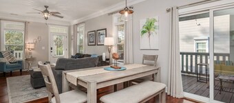 Seaside Escape-3 bedroom,dog friendly,walk to beach,fenced yard,screened porch.