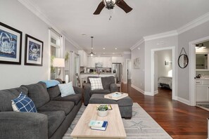 Smart TV, fireplace, books - Seaside Escape-3 bedroom,dog friendly,walk to beach,fenced yard,screened porch.  (Oak Island)