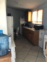 Refrigerador, microondas, horno, cafetera/tetera