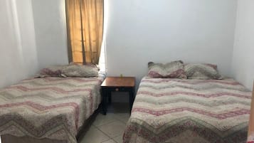 Habitación doble clásica | Caja de seguridad en la habitación y cortinas blackout