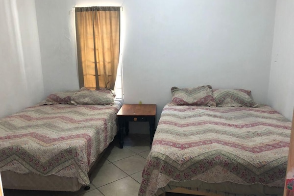 Kamar Double Klasik | Brankas, tirai kedap cahaya, setrika/meja setrika, dan Wi-Fi gratis