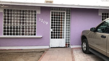 Fachada de la propiedad
