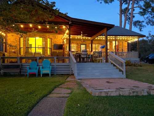 Waterfront 3-bedroom house on Cedar Creek Lake in Star Harbor, dock and porch
 