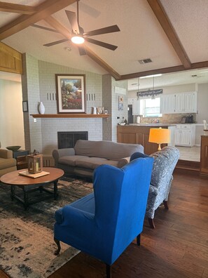 Smart TV, fireplace
