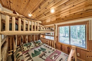 3 bedrooms, desk, iron/ironing board, travel cot