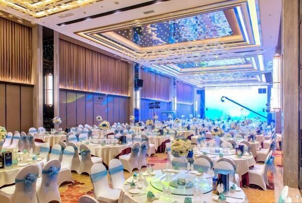 Indoor wedding - Yatai Longda Hotel (Changchun)