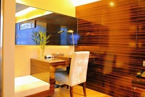 A modern bathroom with a wooden vanity, a mirror, a sink, and a chair. - Yatai Longda Hotel (Changchun)