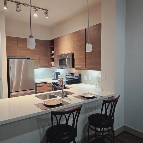 Micro-ondes, four, plaque de cuisson, lave-vaisselle