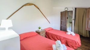 9 habitaciones, tabla de planchar con plancha, cuna de viaje y wifi
