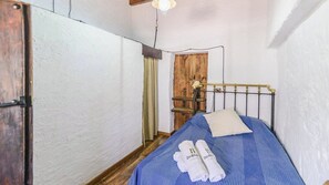 9 bedrooms, iron/ironing board, travel cot, WiFi - Combinación Serval y Pedrizas Montefrío by Ruralidays (Granada)
