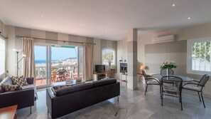 TV - Villa Altamira Nerja by Ruralidays (Málaga)