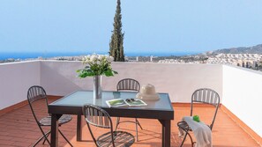 Outdoor dining - Villa Altamira Nerja by Ruralidays (Málaga)