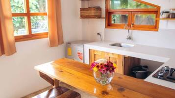 Cookware/dishes/utensils