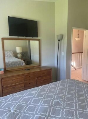 3 Schlafzimmer, Schreibtisch, Bügeleisen/Bügelbrett, kostenloses WLAN