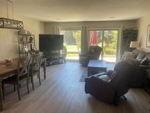 Smart TV, books - 3 Bedroom / 2.5 Bath Blacklake Condo on Golf Course, pet friendly (Nipomo)