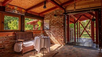 Outdoor dining