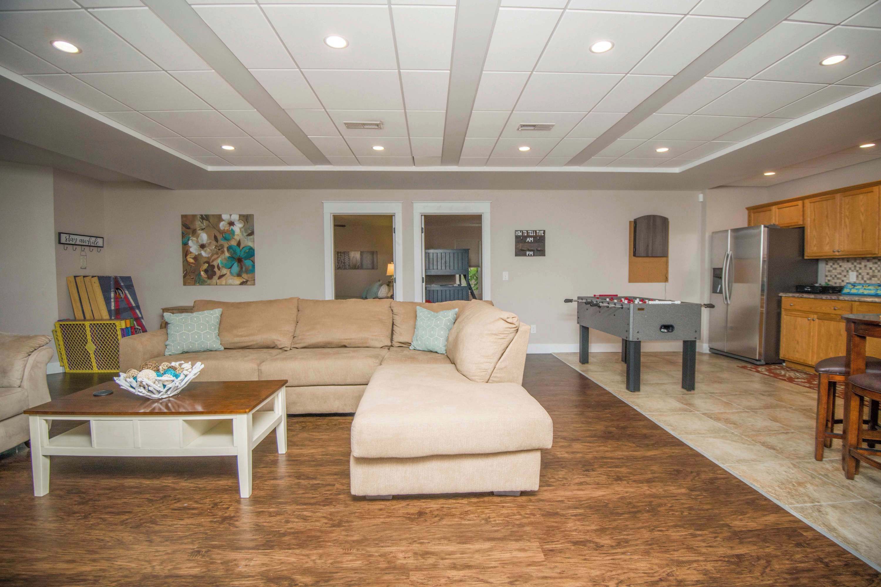 Televisión, chimenea, videojuegos y libros 