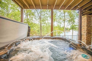 Bañera de hidromasaje al aire libre