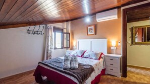 5 bedrooms, travel cot, WiFi