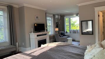 5 bedrooms, iron/ironing board, WiFi, bed sheets