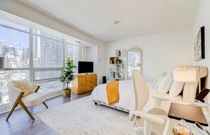 1 Schlafzimmer, Schreibtisch, Bügeleisen/Bügelbrett, Reisekinderbett