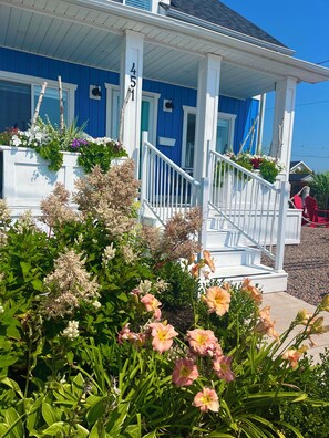 Exterior detail - Blue Lobster Summerside Harbour (Summerside)