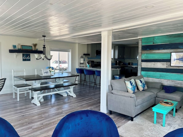 Smart TV, fireplace, foosball, books - Blue Lobster Summerside Harbour (Summerside)