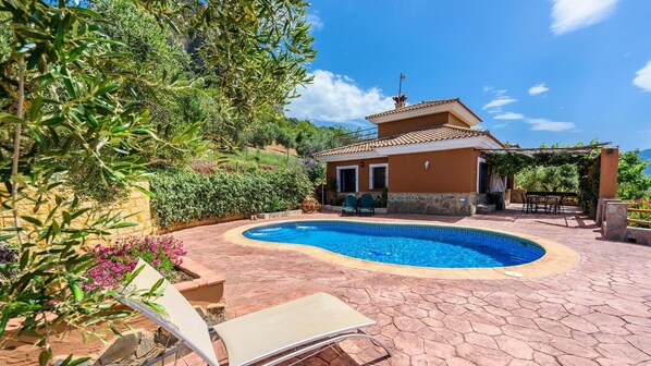 Pool - La Roca del Gastor by Ruralidays (Cádiz)